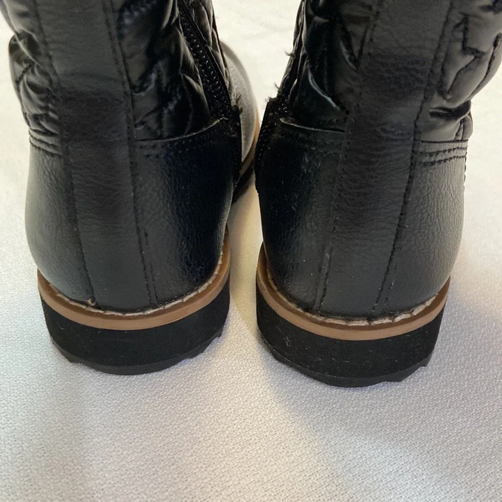 Black Fur Lined Zippered Side Girls Boots Featuring Puffy Stars- Size 7.5